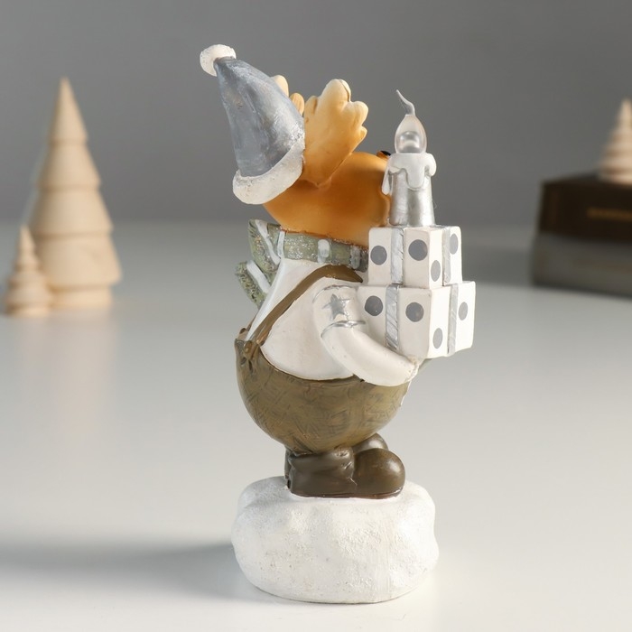 Сувенир полистоун свет Сувенир полистоун свет "Лосик в колпаке с подарками и свечой" 7,5х6,5х16 см