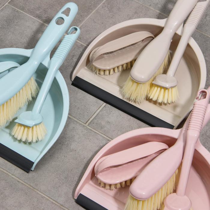 Щётки для уборки Доляна, 4 предмета: совок, 3 щётки, 30&times;21&times;12 см, цвет МИКС