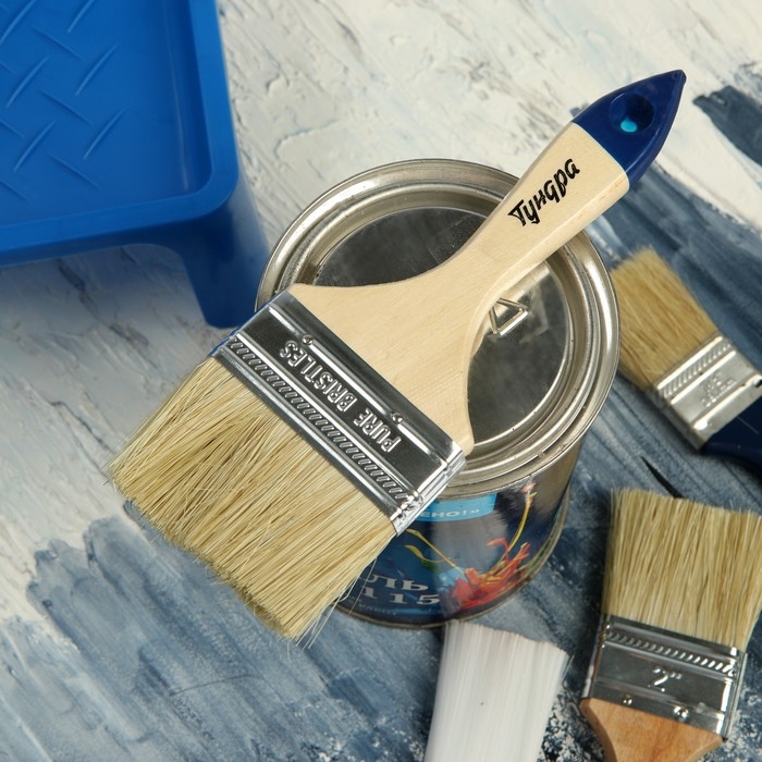 Кисть плоская ТУНДРА, натуральная щетина, деревянная рукоятка, 3", 75 мм