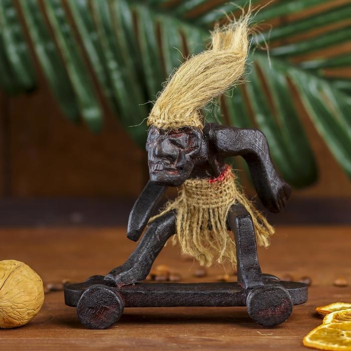 Сувенир дерево "Абориген на скейте" 20 см