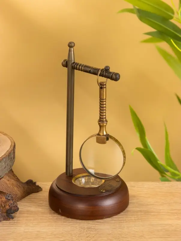 Лупа с подставкой 9х9х17 см