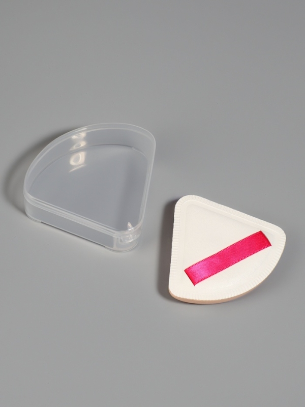 Спонж д/макияжа треуг с держат 7*7см  в пласт футляре латекс белый пакет QF