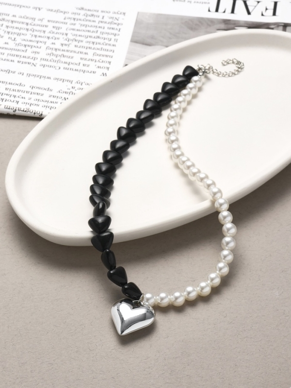 Бусы с жемчугом &laquo;Сердце&raquo; бусины, чёрно-белый в серебре