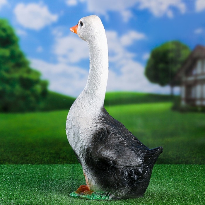Садовая фигура "Гусь садовый" средний 49см