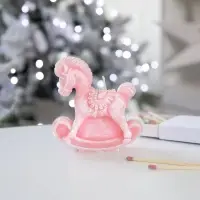 Свеча фигурная &laquo;Лошадка-качалка&raquo;, розовая