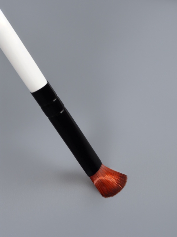 Набор кистей для макияжа, 3 предмета, цвет белый/чёрный