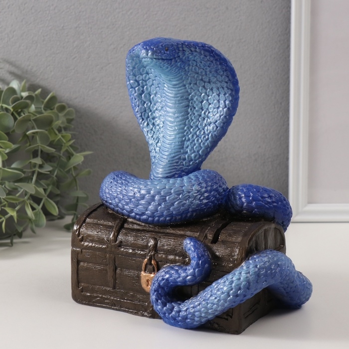 Копилка Копилка"КОБРА НА СУНДУКЕ " 20 х 17 х 12 см.