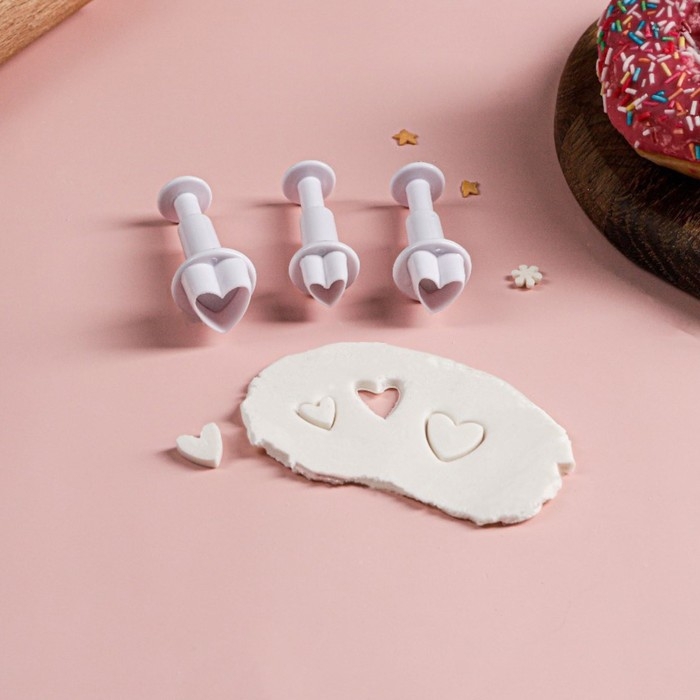 Набор плунжеров кондитерских Доляна &laquo;Сердечко&raquo;, 3 шт: 1,6&times;1,1 см, 1,4&times;1 см, 1&times;1 см, цвет белый