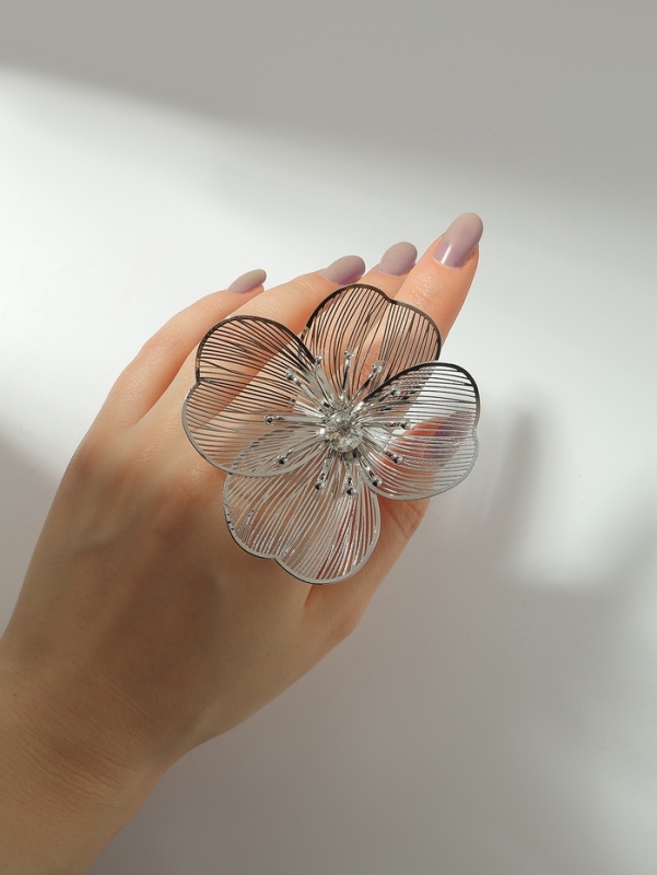 Кольцо «Цветок» стразинка, безразмерное, цвет серебро Кольцо «Цветок» стразинка, безразмерное, цвет серебро