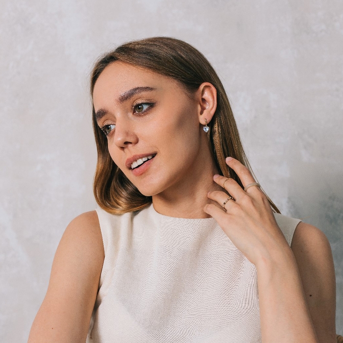 Серьги со стразами «Магия» сердечки, цвет белый в золоте Серьги со стразами «Магия» сердечки, цвет белый в золоте