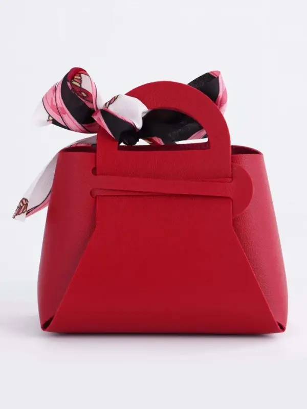 Кожанная подарочная сумочка 13 х12 х 5,5 см красная