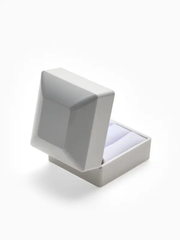 Футляр с подсветкой для 2 колец "Романтика",6*6*5 см, цвет белый