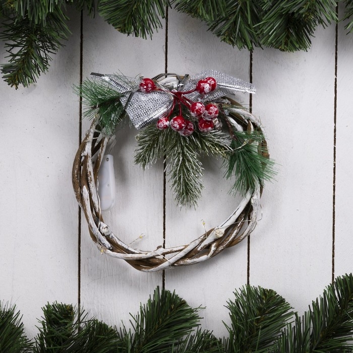 Светодиодная фигура &laquo;Венок с ягодами&raquo; 18 см, пластик, батарейки CR2032х2 (в комплекте), свечение тёплое белое