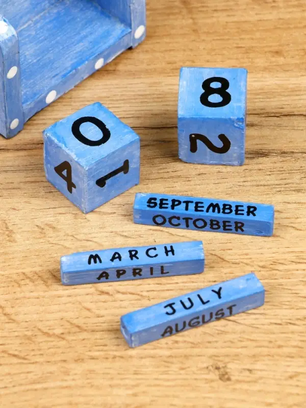 Календарь настольный &laquo;Пара совят&raquo;, 8&times;4&times;9.5 см, дерево, синий, красный