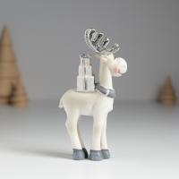 Сувенир полистоун "Олень с серебристыми рожками, с белыми подарками на спине" 5,5х2х11,5 см