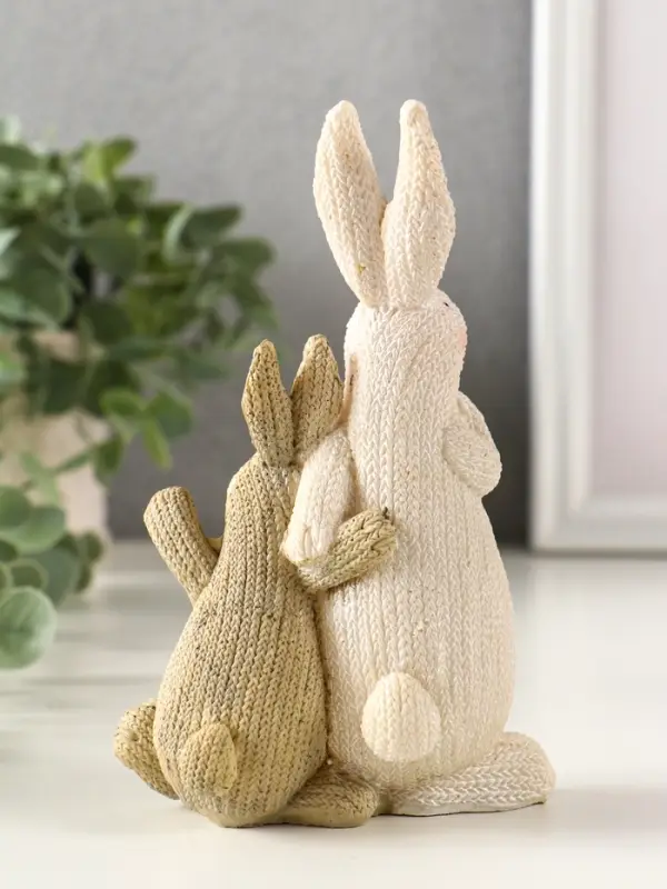 Сувенир полистоун "Зайка с зайчонком вязанные с бабочками/цветами" 5х9,8х15 см