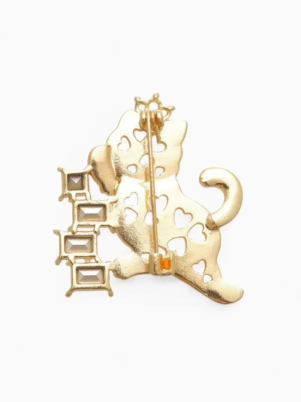 Брошь "Кошечка" в короне, бело-розовая в золоте