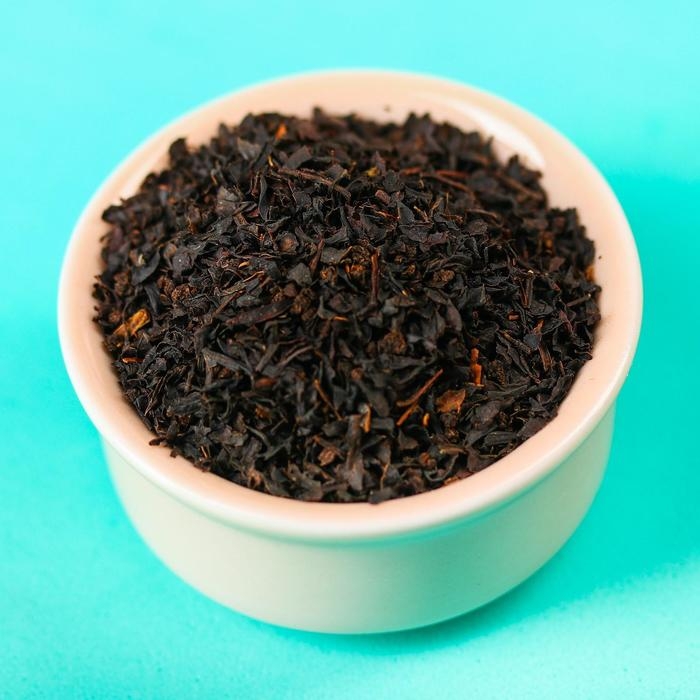 Подарочный набор &laquo;Волшебного нового года&raquo;: чай чёрный (50 гр), крем-мед (5 шт x 30 гр)