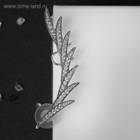 Серьга &laquo;Кафф&raquo; перо стразы, цвет белый в серебре