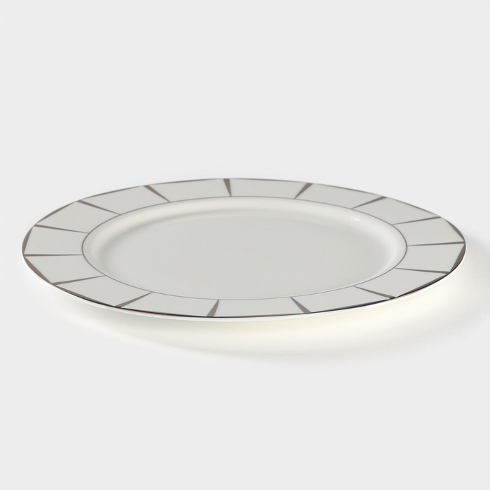 Тарелка фарфоровая обеденная &laquo;Аврора&raquo;, d=27 см, цвет белый