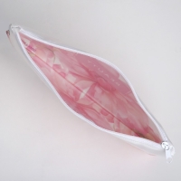 Косметичка-пенал PVC на молнии &laquo;Цветы&raquo;