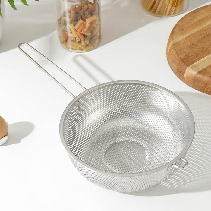 Дуршлаг из нержавеющей стали «Марко», d=25 см, длинная ручка, цвет хромированный Дуршлаг из нержавеющей стали «Марко», d=25 см, длинная ручка, цвет хромированный