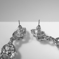 Серьги висячие со стразами &laquo;Ажурные&raquo; восторг, цвет белый в серебре, 9 см