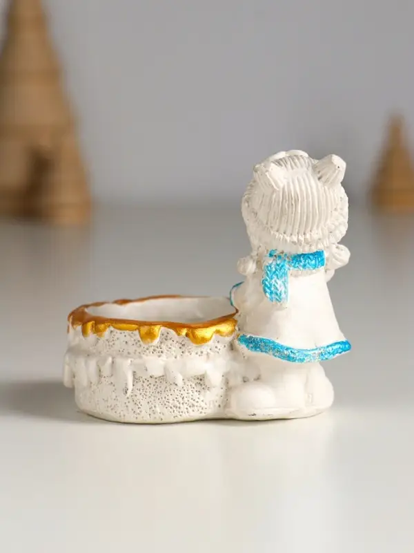 Подсвечник "Девочка с корзинкой" 7х7 см, перламутр