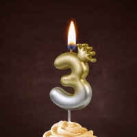 Свеча в торт &laquo;С короной&raquo;, цифра 3, золото - серебро