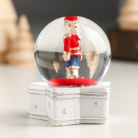 Снежный шар новогодний стеклянный &laquo;Щелкунчик на звезде&raquo;, 5&times;5&times;6 см, МИКС
