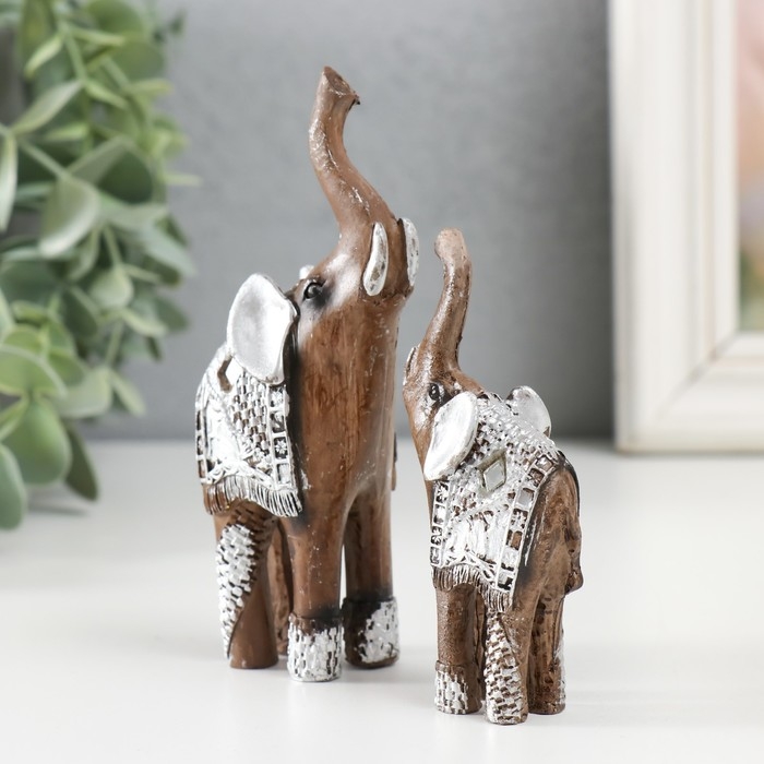 Набор фигурок полистоун &laquo;Два слоника в серебристой попоне&raquo;, 2 шт., 11&times;8.3&times;3.5 см