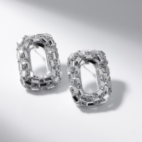 Серьги со стразами «Блеск» мягкий прямоугольник, белые в серебре Серьги со стразами «Блеск» мягкий прямоугольник, белые в серебре