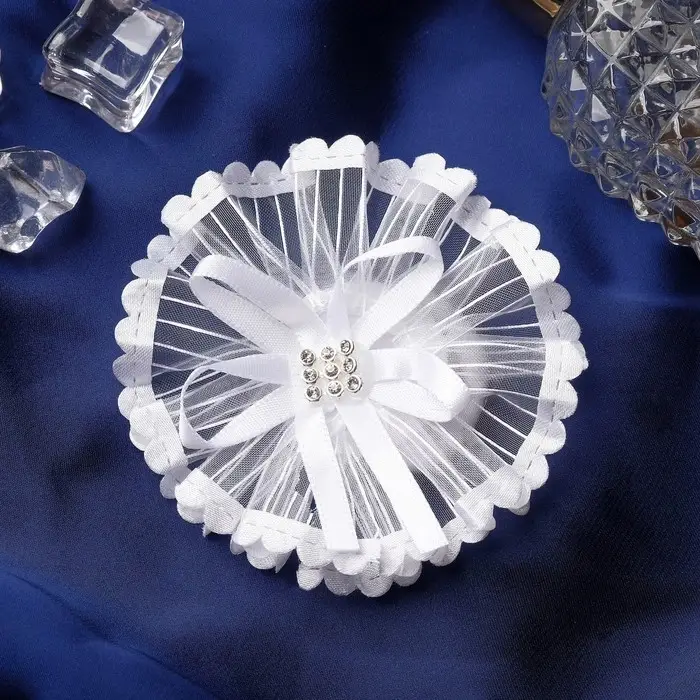 Резинка для волос бант &laquo;Школьница&raquo;, лучики серединка блеск, d=7 см, белая