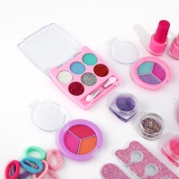 Набор детской косметики в чемодане «Самой красивой», тени, резинки для волос, блески для губ, глиттер, лаки для ногтей, наклейки, пилочка, расчёска, кисти, косметичка Набор детской косметики в чемодане «Самой красивой», тени, резинки для волос, блески для губ, глиттер, лаки для ногтей, наклейки, пилочка, расчёска, кисти, косметичка