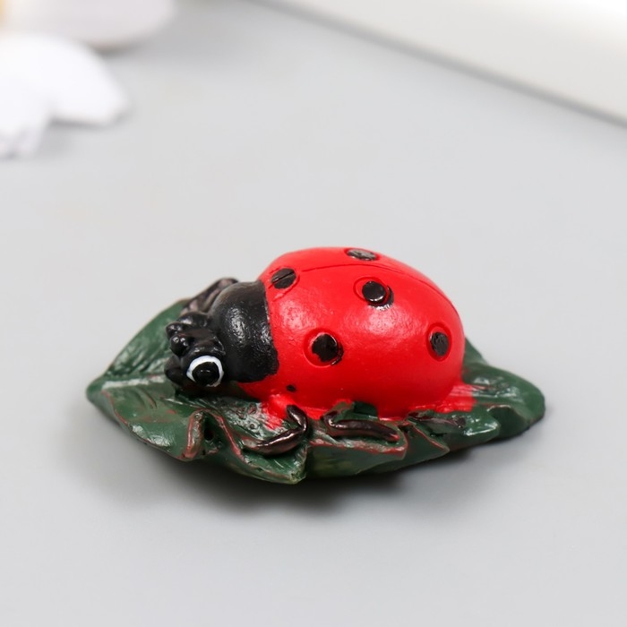 Фигурка для флорариума полистоун Фигурка для флорариума полистоун "Божья коровка на листочке" МИКС 4,6х3х1,8 см