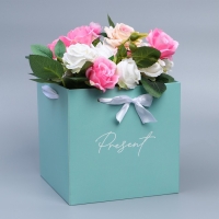 Коробка подарочная с лентами «Present», 19 х 19 х 19 см Коробка подарочная с лентами «Present», 19 х 19 х 19 см
