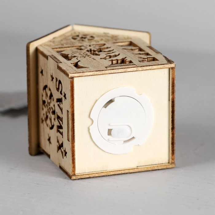 Ёлочная игрушка &laquo;Домик со снеговиком&raquo;, от батареек, свечение тёплое белое