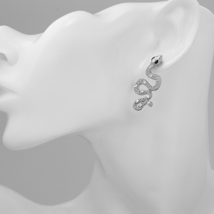Новый год! Символ года 2025! Серьги со стразами &laquo;Змейка&raquo; эстетика, цвет белый в серебре
