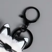 Пушистик на кольце "Белый кот" 18х5х5 см