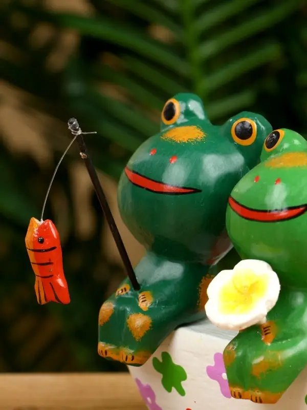 Сувенир "Лягушата рыбаки" дерево 14х8,5х10 см