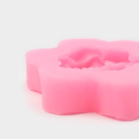 Молд для заливки Доляна &laquo;Фиалка&raquo;, силикон, 5,5&times;5,5&times;1,2 см, розовый