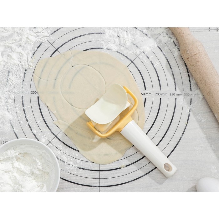 Ролик для вырезания кругов из теста Доляна &laquo;Ваниль&raquo;, d=7 см, 17,5 см