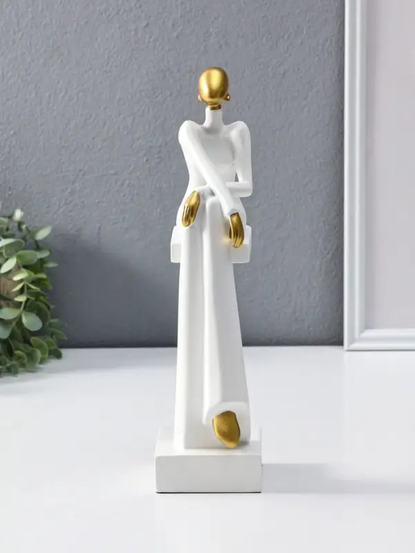Сувенир полистоун "Стильная девушка на стуле" белый с золотом 7,5х10,5х29,5 см