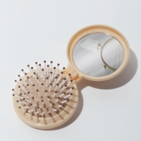 Расчёска массажная «Капибара», складная, с зеркалом, d=6.5 см, бежевая Расчёска массажная «Капибара», складная, с зеркалом, d=6.5 см, бежевая