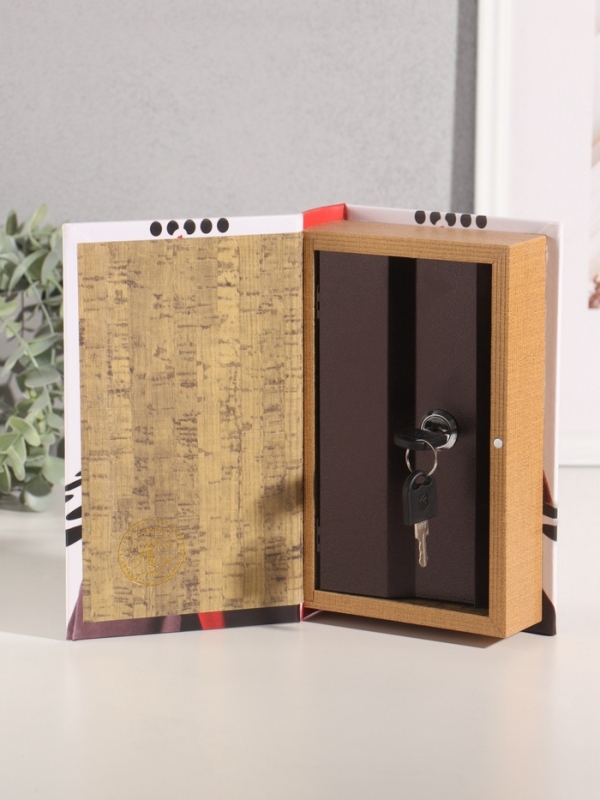 Сейф-книга дерево кожзам "Девушка с каре. Мода" 21х13х5 см