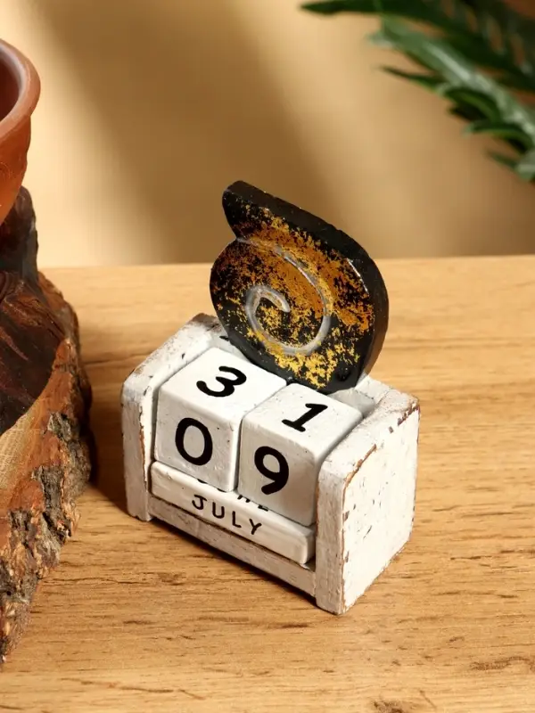 Календарь настольный &laquo;Ракушка&raquo;, 7.5&times;4&times;10 см, дерево, чёрный