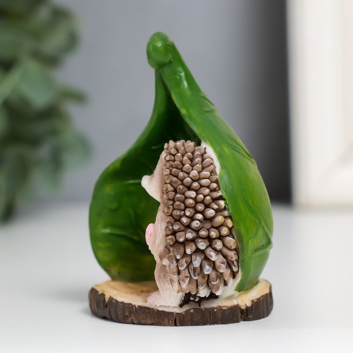 Сувенир полистоун "Ёжик с леденцом у листика" 7х5,7х4,5 см