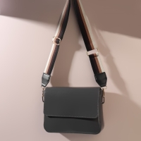 Ручка для сумки, стропа с кожаной вставкой, 139 &plusmn; 3 &times; 3,8 см, цвет чёрный/коричневый/песочный/золотой