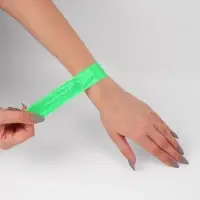 Светоотражающий слэп-браслет, самофиксирующийся, 22 &times; 3 см, цвет МИКС