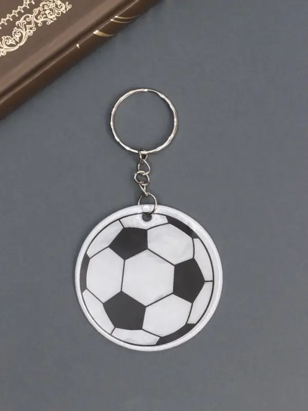 Светоотражающий брелок для ключей на кольце &laquo;Футбольный мяч&raquo;, пластик, 6&times;6 см